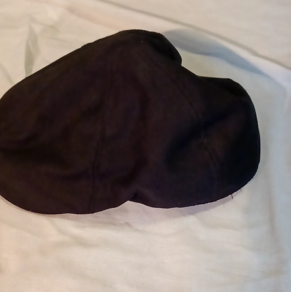 Black men golf cap, black in good condition. non s - Picture 1 of 4